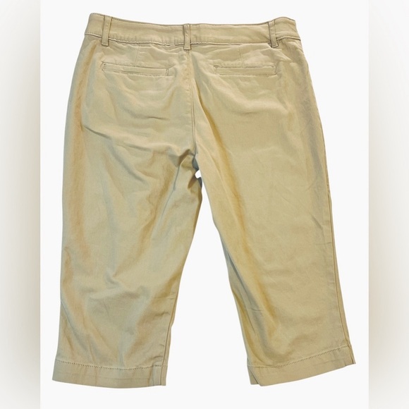 St. John's Bay Capri Pants, Pockets, Women's, Khaki Color, Size 10P - Picture 11 of 12